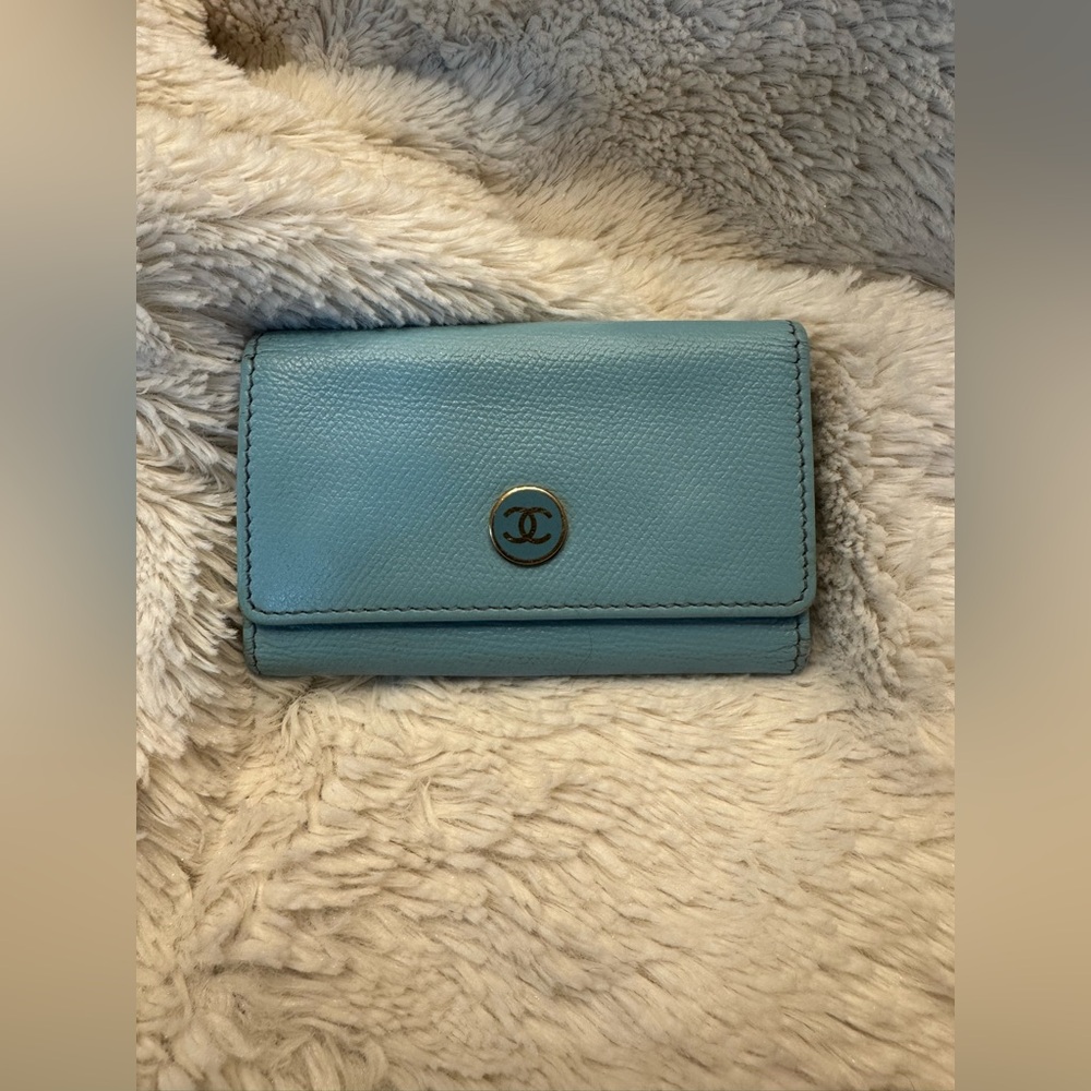 Vintage Chanel Teal Caviar Leather 6-Key Holder & Card Wallet - 2003, Rare Color - Picture 3 of 15